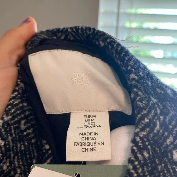 H&M Tweed Cropped Jacket Medium Black White Boucle Blazer Gold Buttons Classic - Picture 6 of 14